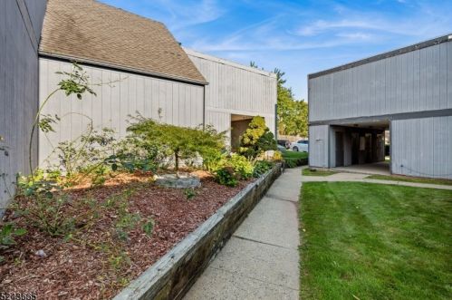 684 Irvington Ave, Maplewood, NJ 07040-1623