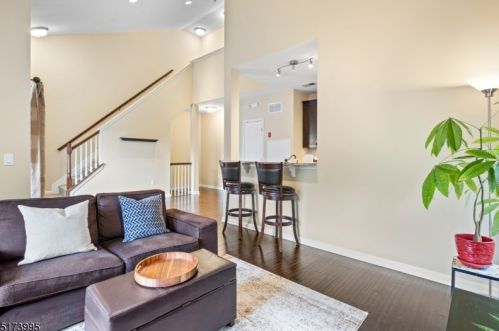 108 Stone Creek Ct, Whippany NJ  07981-2509 exterior