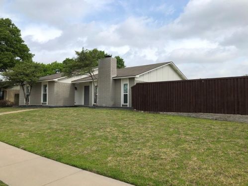 2229 Belton Dr, Carrollton TX  75007-3220 exterior