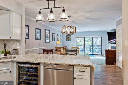 53 Manor Dr, Princeton NJ  08540-1643 exterior