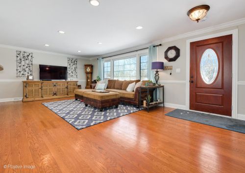 1020 Pam Anne Dr, Glenview, IL 60025-2511