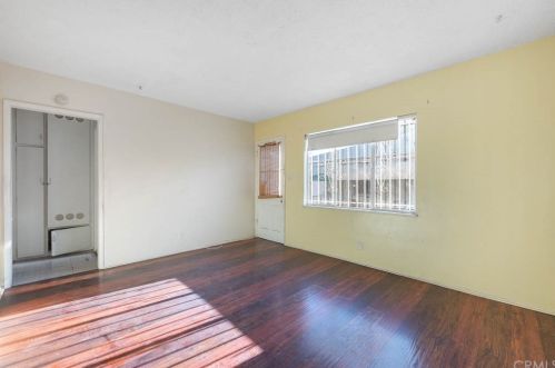 10502 Ravenswood Ave, Inglewood, CA 90304-1904