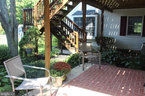 2482 Creek View Dr, Lancaster PA  17602-1451 exterior