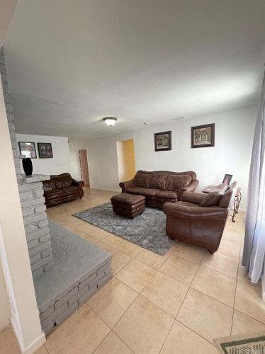 1426 Beacon Ave, Anaheim CA  92802-1718 exterior