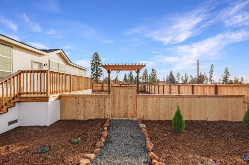 5826 Black Olive Dr, Paradise CA 95969-4900 exterior