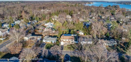 57 Louis Cir, Tinton Falls NJ  07701-6220 exterior