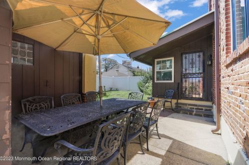 302 2nd Ave, Tinton Falls NJ  07712-6132 exterior