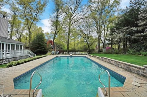 17 Andover Ave, Bridgewater, NJ 08807-2675