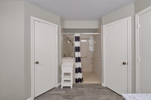 1011 Oxfordshire Dr, Carrollton TX 75007-4817 exterior