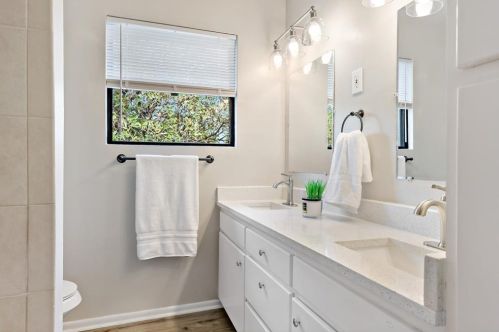 4801 Selkirk Dr, Fort Worth TX  76109-5043 exterior