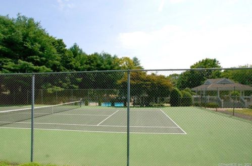 28 Country Walk, Huntington CT  06484-5328 exterior