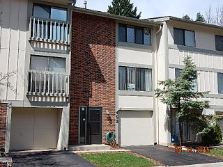 492 Canterbury Trl, Keeneyville, IL 60172-1202