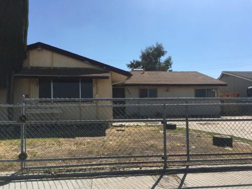 19619 Royal Ln, Lemoore, CA 93245-3352