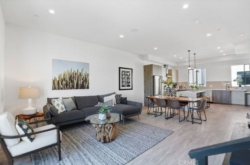 6716 Royce Dr, Van Nuys, CA 91411-3715