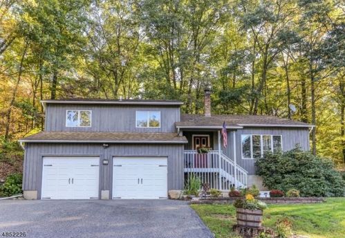 18 Starlite Hill Rd, Columbia, NJ 07832-2612