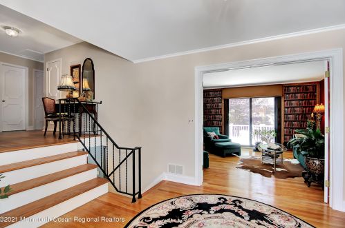 9 Fox Hill Rd, Middletown NJ exterior