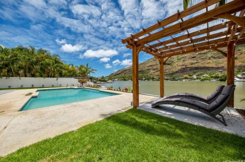 6847 Niumalu Loop, Honolulu HI  96825-1642 exterior