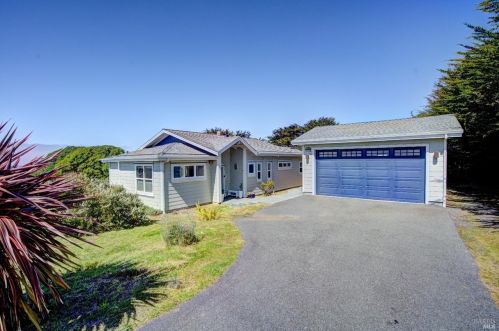 221 Los Santos Dr, Bodega Bay, CA 94923-9702
