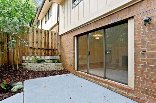2501 Bradford Sq, Atlanta GA  30345-1338 exterior
