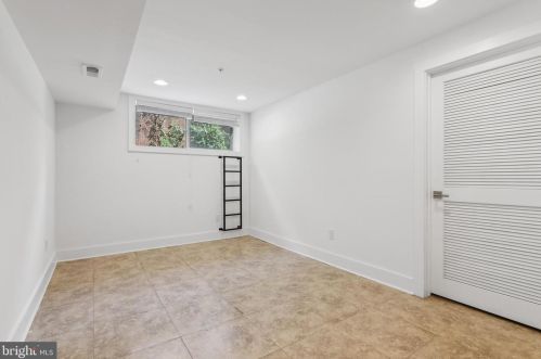 148 Front St, Philadelphia PA 19106-0020 exterior