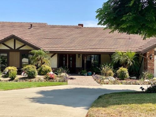 300 Muir Ct, Upland, CA 91784-1470