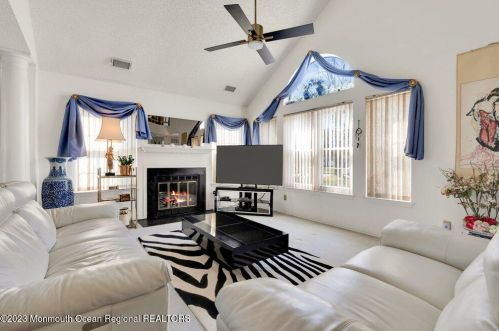 178 Old Orch Ln, Tinton Falls NJ 07712-2570 exterior