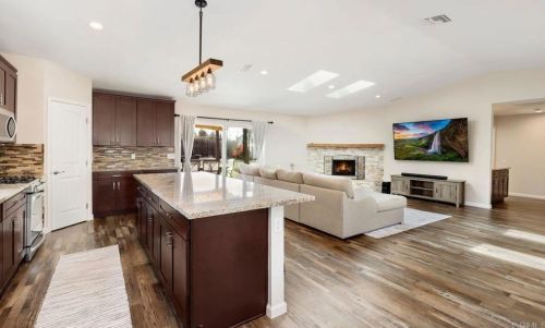 1730 Calle Jules, Vista CA  92084-3242 exterior