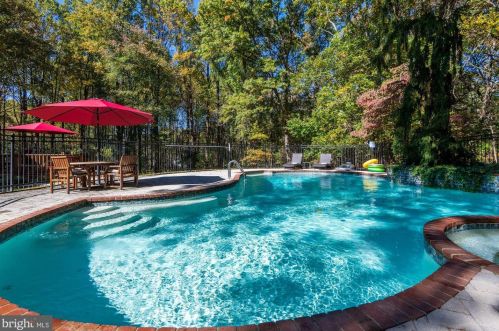 17501 New Hampshire Ave, Ashton MD  20861-9791 exterior