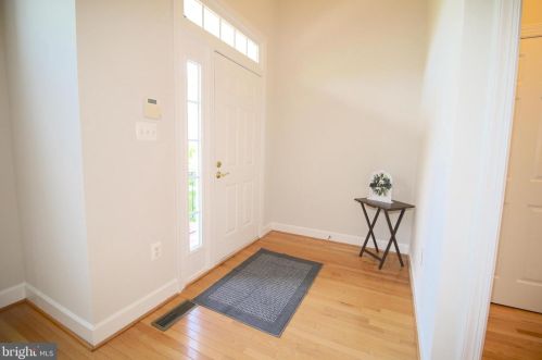 726 Vestal St, Woodbridge, VA 22191-5435