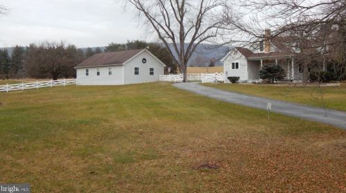 680 Cranes Gap Rd, Carlisle, PA 17013-9631