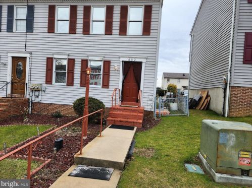 852 Marjory Ter, Lancaster, PA 17603-5865
