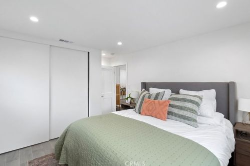 15005 Cranbrook Ave, Hawthorne CA  90250-8476 exterior
