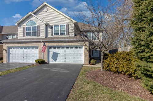 290 Geraldine Ct, Somonauk, IL 60552-3211