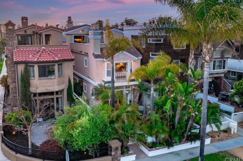 603 10th St, Huntington Beach, CA 92648-4003