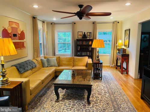 1928 Relda Ct, Falls Church, VA 22043-1829