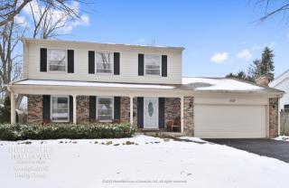 1537 Towhee Ln, Naperville, IL 60565-1315