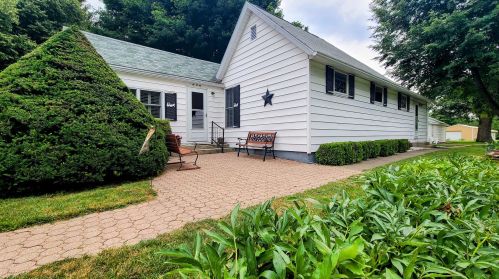 605 4th St, Ivesdale, IL