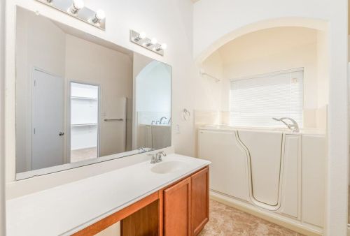 2712 Merry Vw Ln, Fort Worth TX  76120-5655 exterior