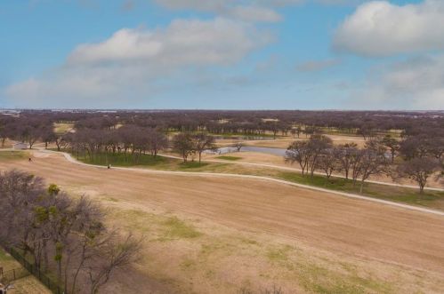 3609 Cimarron Dr, Carrollton TX 75007-6304 exterior