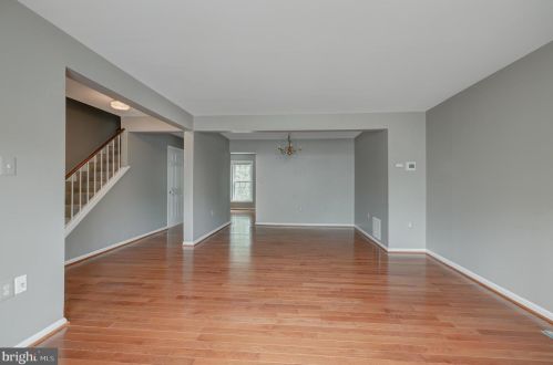 5607 Castlebury Ct, Springfield VA  22015-1883 exterior