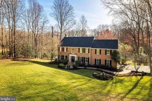 9405 Lagovista Ct, Great Falls, VA 22066-4009