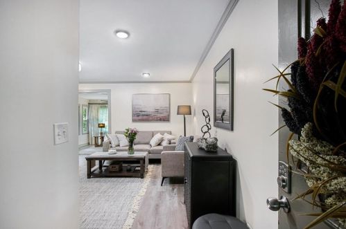 178 Barone Pl, Atlanta GA  30327-1073 exterior