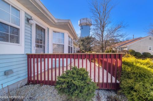1241 Thornbury Ln, Lakehurst NJ  08759-6531 exterior