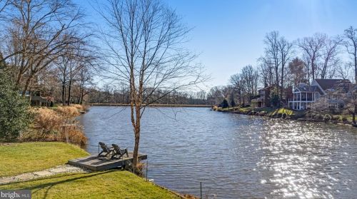 11577 Greenwich Point Rd, Herndon, VA 20194-1200