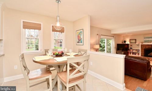 7724 Carrleigh Pkwy, Springfield VA  22152-1307 exterior