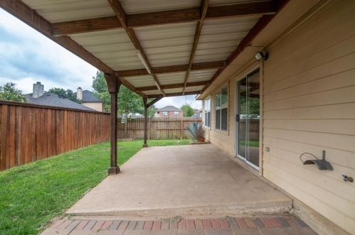 1228 Carberry St, Cedar Hill TX  75104-8152 exterior