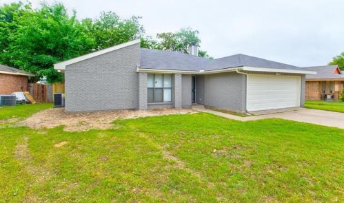 6412 Bramble Dr, Fort Worth TX  76133-4304 exterior