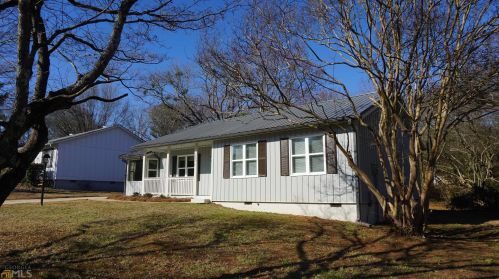 3260 Creekwood Dr, Rex GA  30273-2121 exterior