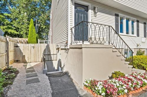 14 Hawthorne St, Greenwich CT  06831-4203 exterior
