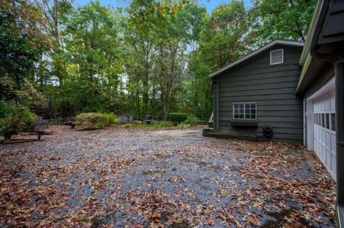 285 Glen Lake Dr, Atlanta GA  30327-4819 exterior